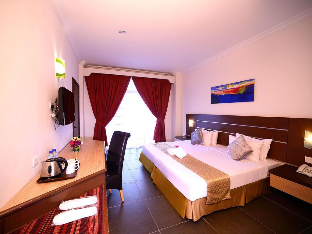 Bella Vista Express Hotel Pantai Cenang  Exterior foto